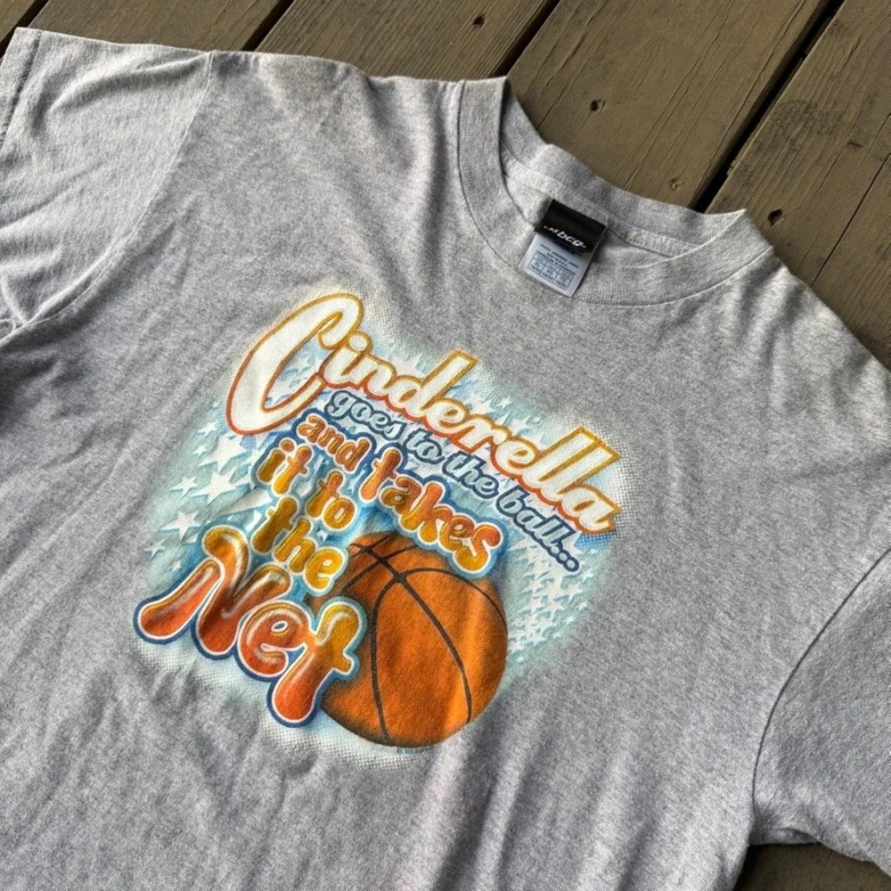 Vintage Y2K Cinderella Basketball Graphic T-Shirt Gray